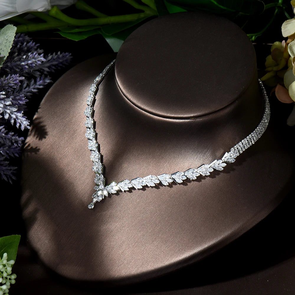 Elegant Bridal Jewelry Set: Earrings &amp; Necklace