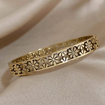 Waterproof Daisy Flower Stainless Steel Bangle