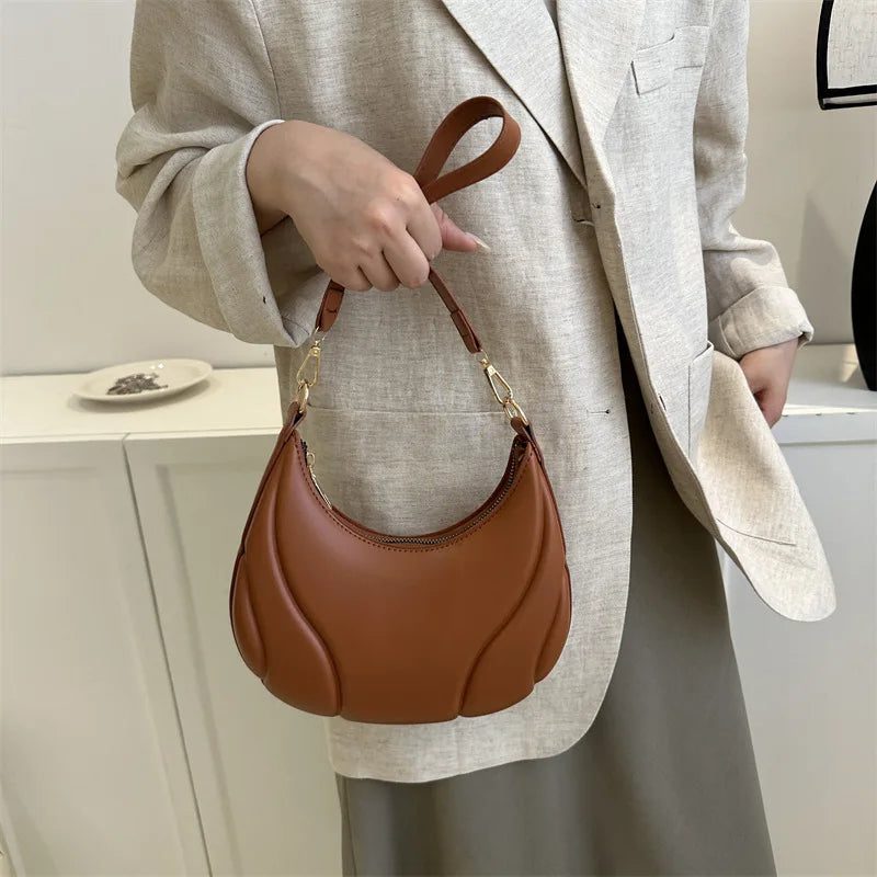 High-Quality Retro Leather Crossbody Saddle Bag