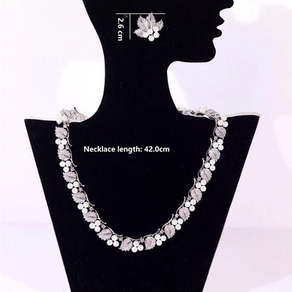 Elegant Pearl Choker Necklace with Zirconia Grapes