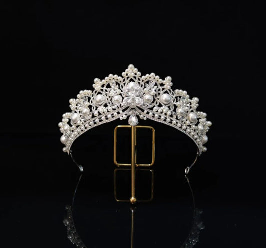 Elegant Pearl Tiaras and Crowns for Weddings
