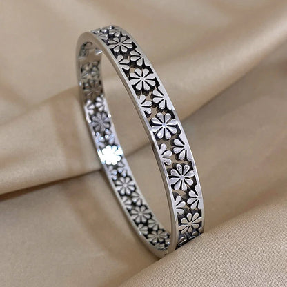 Waterproof Daisy Flower Stainless Steel Bangle