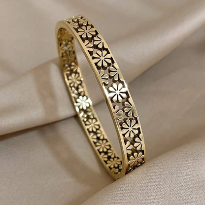 Waterproof Daisy Flower Stainless Steel Bangle