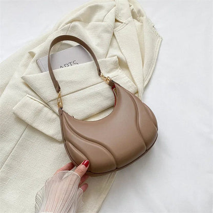 High-Quality Retro Leather Crossbody Saddle Bag