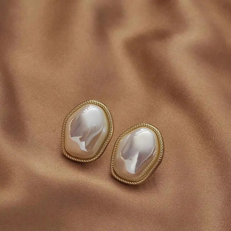 2024 Vintage Irregular Pearl Stud Earrings