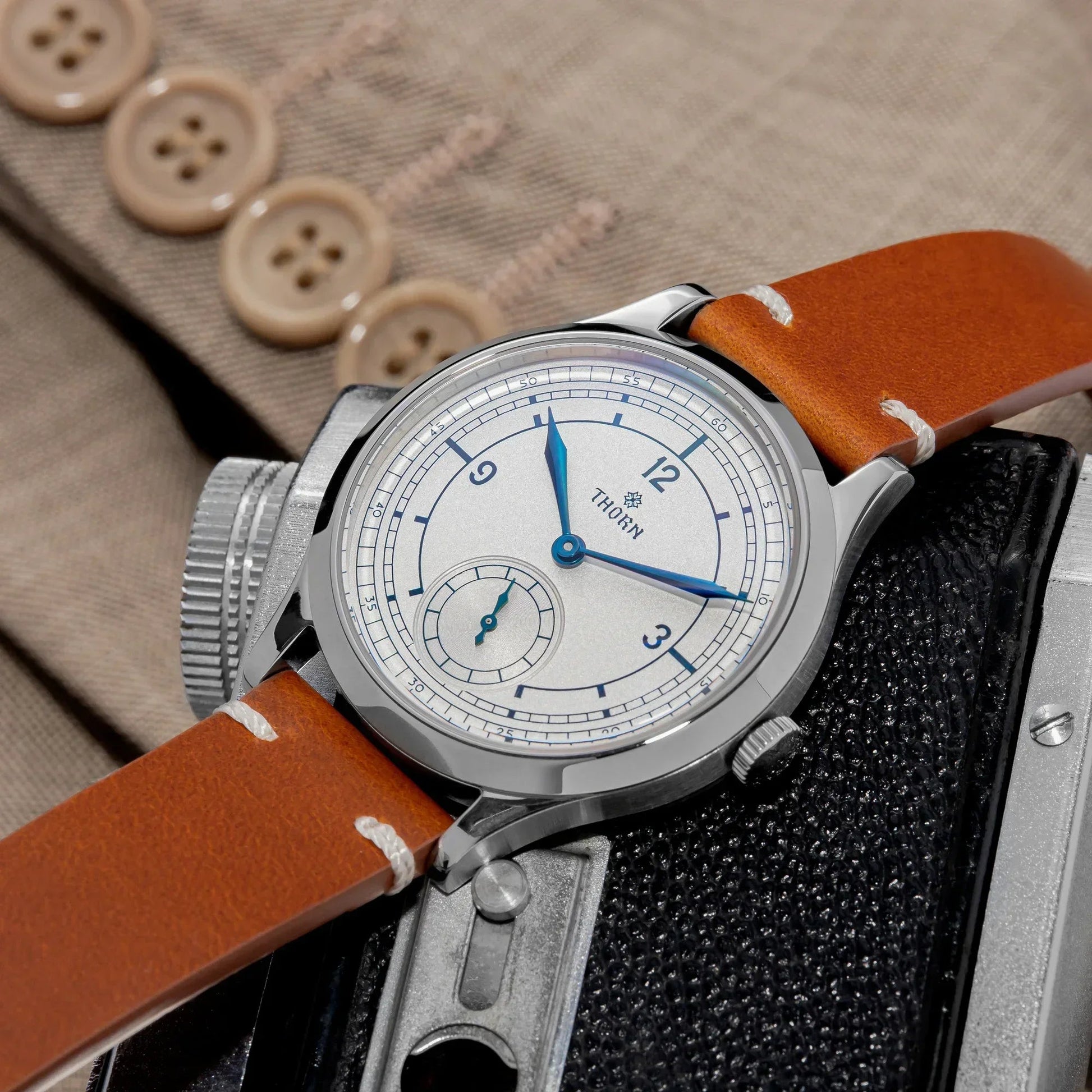 Trendy Unisex Quartz Wristwatch 37mm Fashion