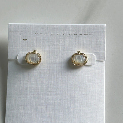 Ivory Pumpkin Pendant Necklace and Earrings Set