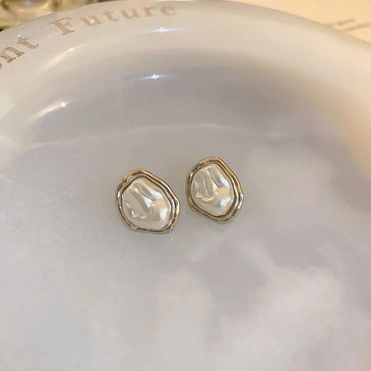 2024 Vintage Irregular Pearl Stud Earrings