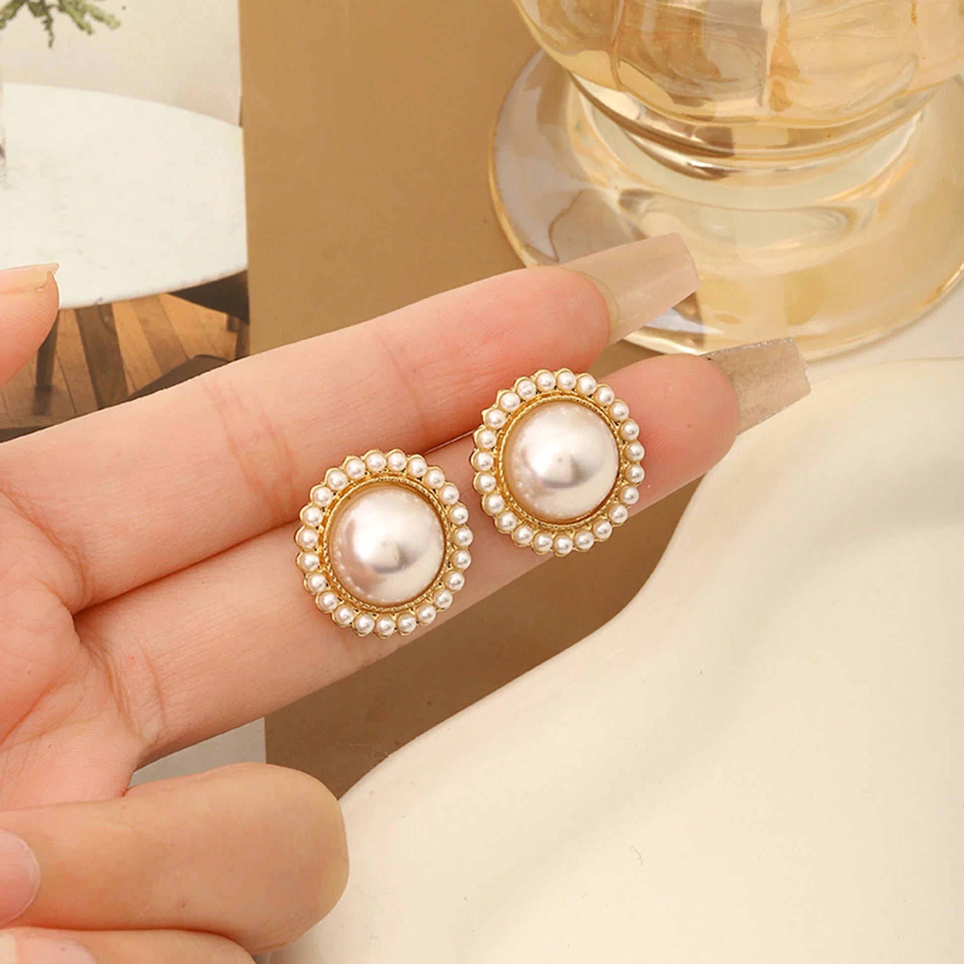 Elegant Pearl Earrings in Retro Hong Kong Style