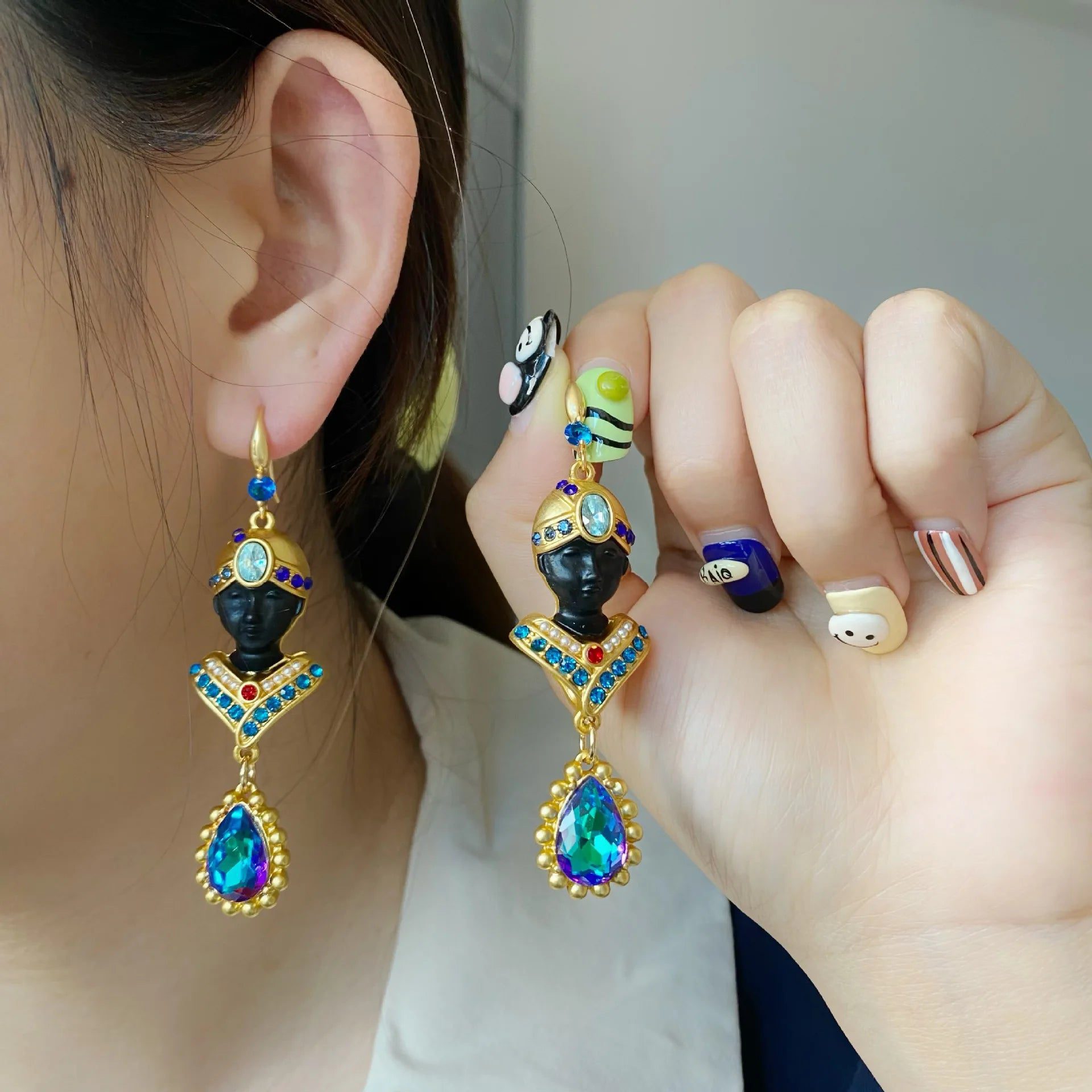 Elegant Vintage Blue Crystal Western Earrings