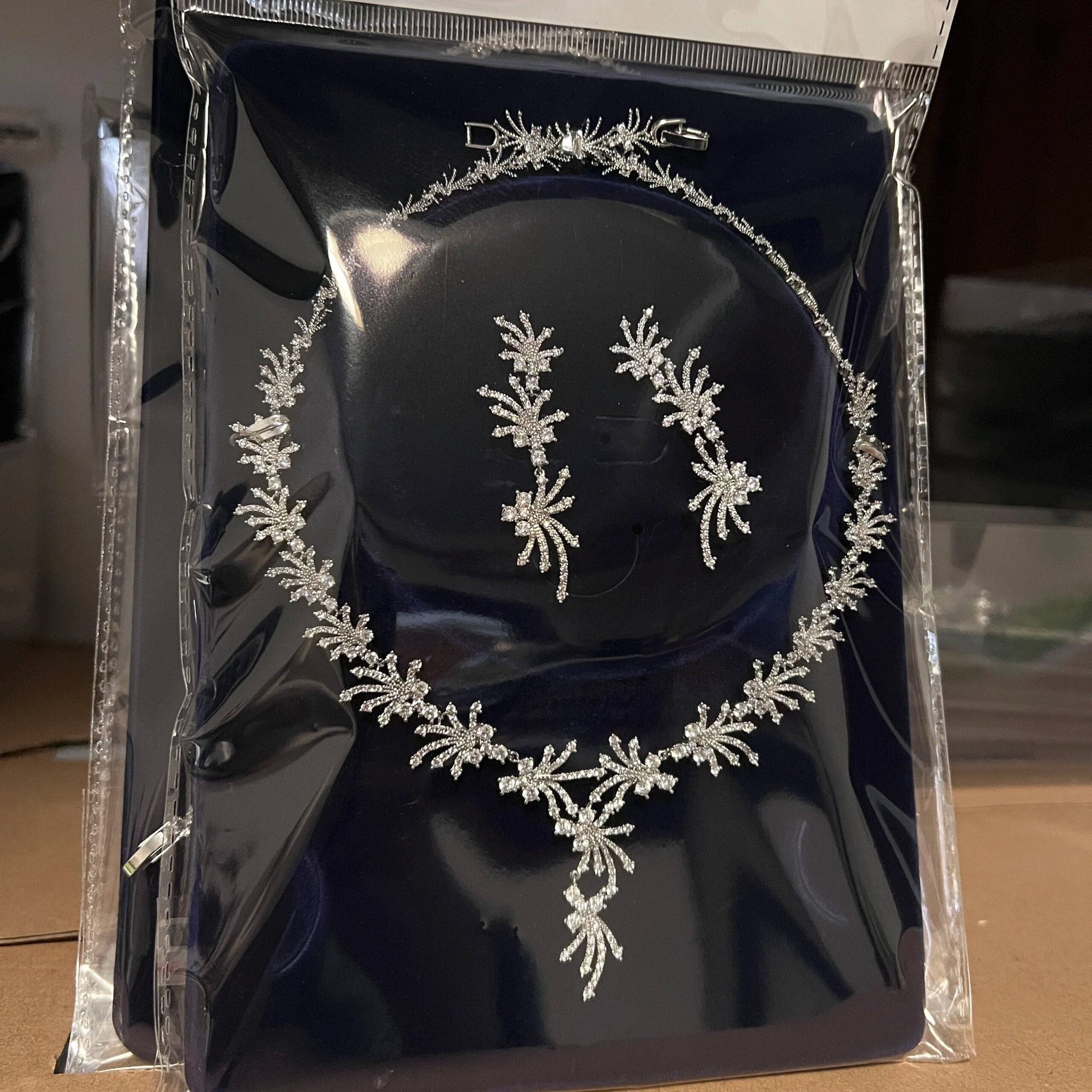 Elegant White Zirconia Star Necklace Set